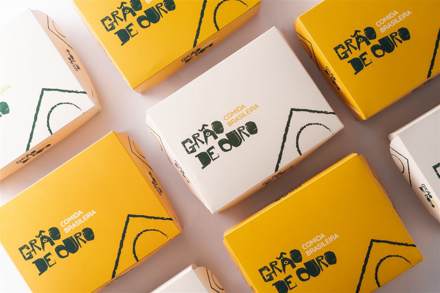Caixas de delivery coloridas com a marca do cliente, exemplo de embalagem para fast food e comida de rua